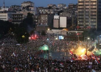 Mediat gjermane: Vuçiç po e çon vendin në luftë civile, regjimi i tij i zhytur në korrupsion