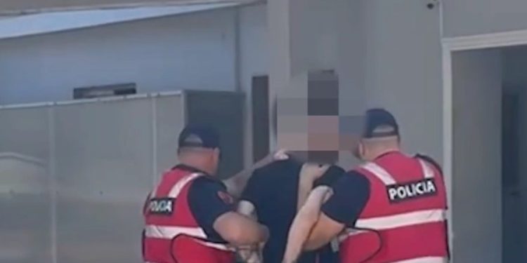 Prangoset Françesk Mecaj/ Trafikonte armë zjarri në Itali, skema që ndiqte për t’i dërguar përtej Adriatikut