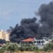 Digjen trarët e hekurudhës Fier-Vlorë, tymi mbulon qytetin