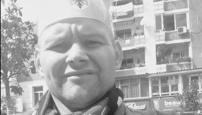 Tifozat “Kuq e Zi” ndajnë lajmin e hidhur, ndërron jetë Artan Salihu (Jahushi)