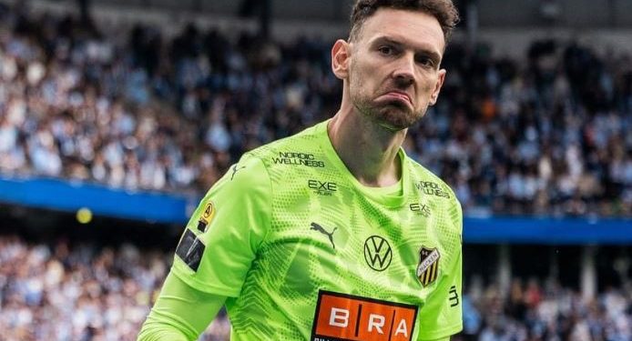Etrit Berisha pret penallti, shënon gol dhe kualifikon ekipin e tij kundër skuadrës së Besnik Hasit