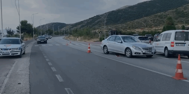 Ndërron jetë rrugës për në spital e moshuara që u përplas në Pogradec