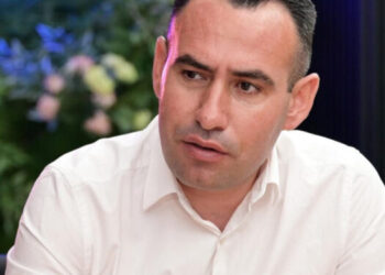 Almer Toska, drejtuesi i portalit Timoni.al, kërcënohet pas investigimit mbi Lul Morinën dhe lidhjet e tij politike