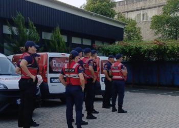 Policia rrethon ambientet e News 24, opozita dhe gazetarët dënojnë aktin si sulm ndaj medias së lirë
