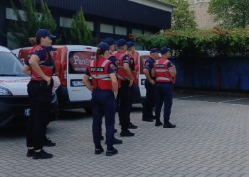 Policia e Shtetit rrethon News24, kërkon nxjerrjen me forcë nga ambientet. Gazetarëve u ndalohet hyrja në redaksi