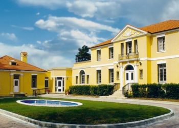 Ambasada e SHBA: Respektoni kushtet e vizës, çdo shkelje të heq mundësinë e udhëtimit
