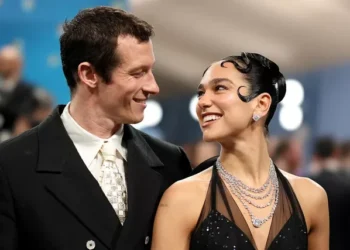 Dua Lipa flet për lidhjen me Callum Turner: Dashuria më e thellë që kam përjetuar
