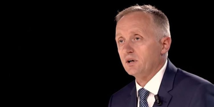 Kur institucionet trajtohen si objekte kulti
