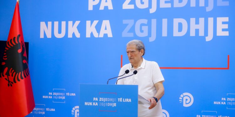 Berisha: Nuk ka asnjë bazë ligjore për rrethimin dhe ndërprerjen e sinjalit ndaj News24