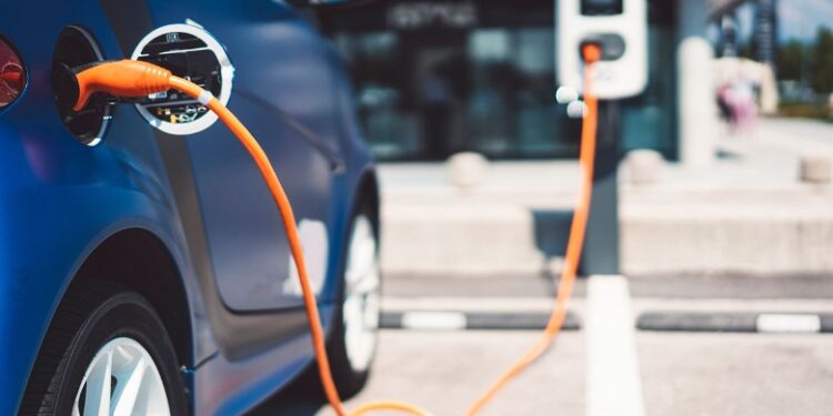 Automjetet elektrike dhe sfidat për të përmbushur objektivat e CO2 të BE-së