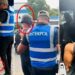 Me pranga në këmbë e duar dhe me helmetë në kokë, del VIDEO e arrestimit të Vilson Pepës