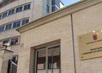 Lejoi 2240 m² ndërtim jashtë lejes, Prokuroria e Tiranës çon në gjyq ish-drejtoreshën e Kadastrës dhe ndërtuesin! 24.9 mln lekë dëm shtetit (EMRI)