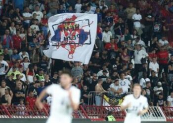 Harta e Kosovës e mbuluar me flamurin serb, mediat në Beograd: Rrezikojmë dënimin në prag të ndeshjes me Shqipërinë