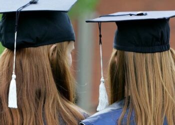 Të diplomuarit shqiptarë, më pak të paguarit në Europë, rroga mesatare sa gjysma e Serbisë