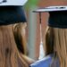 Të diplomuarit shqiptarë, më pak të paguarit në Europë, rroga mesatare sa gjysma e Serbisë