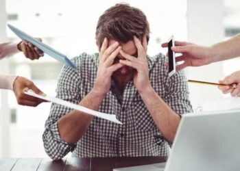 Shqiptarët 5 orë punë më shumë në javë se europianët/ Administrata, një nga sektorët ku punohet më pak