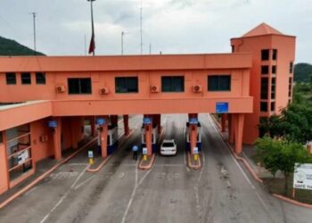Në kërkim për mashtrim, vjedhje dhe armëmbajtje pa leje, tre të arrestuar në Qafë Thanë e Kapshticë