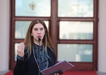 Kumbaro lë ‘Turizmin’, emërohet ministre e Arsimit