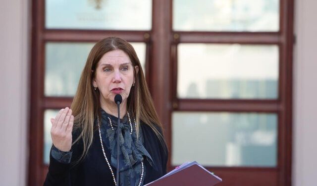 Kumbaro lë ‘Turizmin’, emërohet ministre e Arsimit