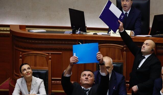 Dokumenti/ Tensionet në Kuvend, PS kërkesë për masë ndëshkimore ndaj Gazment Bardhit dhe Fidel Krekës