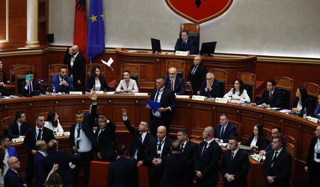 Programi qeverisës miratohet pa debat, BE kritikon mungesën e dialogut: Shqiptarët u privuan nga informimi