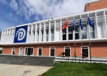 Përfundon mbledhja e grupit parlamentar të PD, caktohen emrat për Komisionet Parlamentare