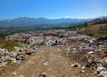 ‘Investimi historik’ i qeverisë e lë Matin të mbytur nga plehrat