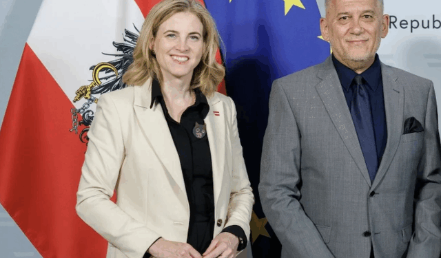 Fate Velaj prezanton librin, qeveria refuzon ta mbështesë