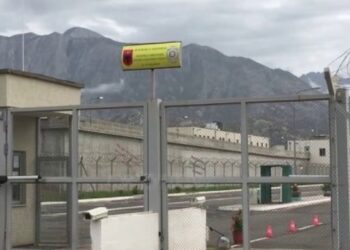 Kontrolle ‘blic’ gjatë mesnatës në qelitë e të burgosurve përjetë në burgun e Peqinit