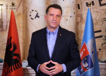 Shkarkimi i Veliajt/ Nis mbledhja e Komisionit të Ligjeve në Bashkinë e Tiranës