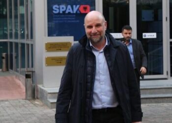 Në gjyq për mashtrim në 2 tendera, Fernand Nuha merr në tabaka 2.7 miliardë lekë nga Dritan Agolli