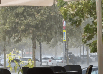 Reshje të shumta shiu në Vlorë, përmbyten disa rrugë të qytetit