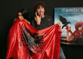 Cardi B ndez rrjetin me flamurin kuqezi, afërsia me shqiptarët po thellohet