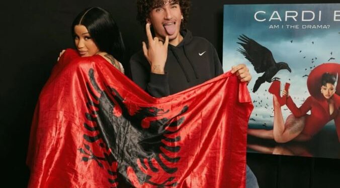 Cardi B ndez rrjetin me flamurin kuqezi, afërsia me shqiptarët po thellohet
