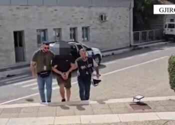 I dënuar me 8 vite burg për vjedhje dhe dhunë në Itali, 35-vjeçari arrestohet në doganën e Kakavijës