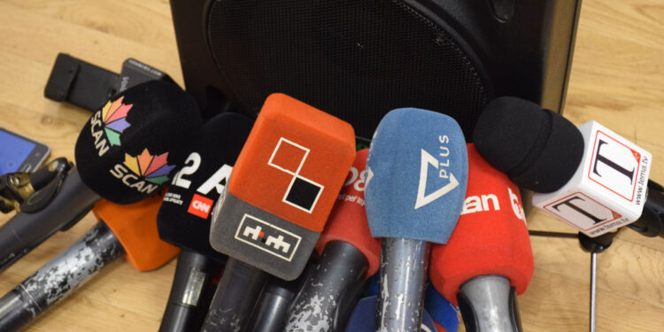 BIRN: Gazetarët denoncojnë planet e PS për kufizim të mediave në Parlament