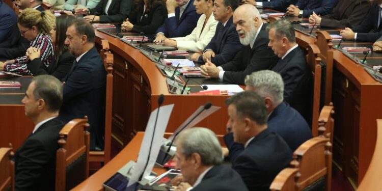 ‘Arkitektura’ parlamentare e propozuar nga Edi Rama; antiligjore dhe autoritariste