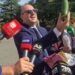 Deputeti i PD-së i “gjen” burrë ministres robot, i blen edhe “pajën”