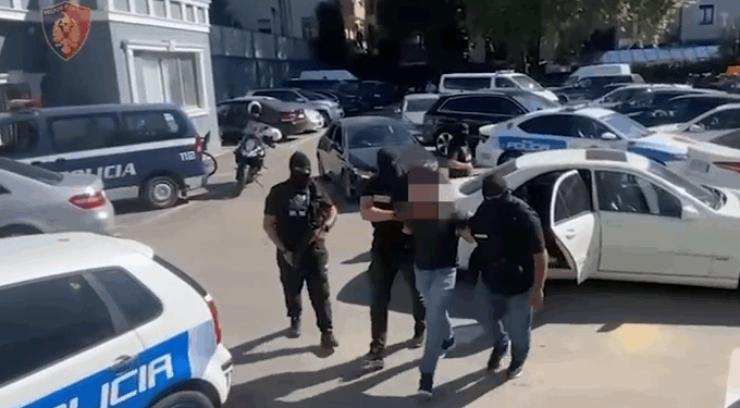 U kap duke transportuar kokainë, arrestohet 22-vjeçari në autostradën Tiranë-Durrës
