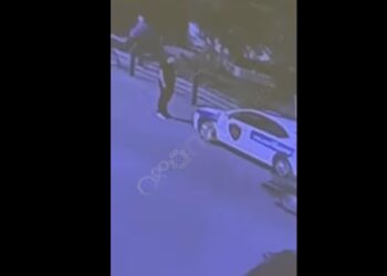 Policia sqaron incidentin në Elbasan: Gardisti i SPAK-ut me armë përballë efektivit