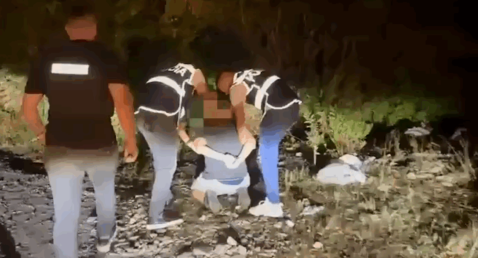 Tiranë/ I riu kapet i armatosur me pistoletë, tenton të arratiset sapo sheh Policinë