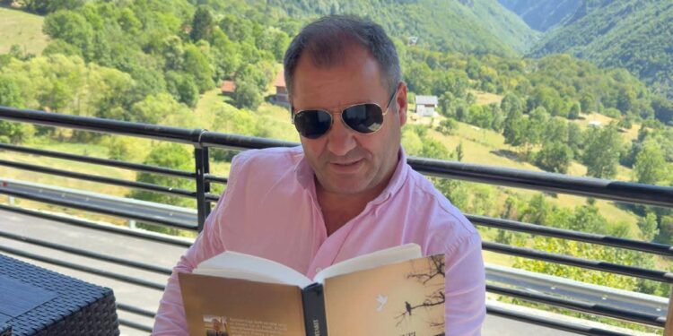 Dashuria, atdheu dhe malli,  poeti Kastriot Çupi boton librin e ri “Malli i mërgimtarit”