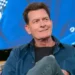 Charlie Sheen pranon marrëdhënie homoseksuale që ka pasur