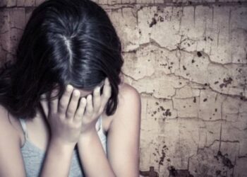 Skandal në Përmet/Polici abuzoi seksualisht vajzën e mitur të gruas! 16 vjeçarja video intime me një tjetër polic