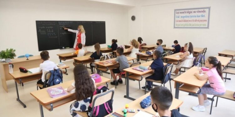 (Mos) kthimi në shkolla, 112 mijë nxënës më pak në një dekadë