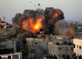 Izraeli fillon sulmin tokësor në Gaza