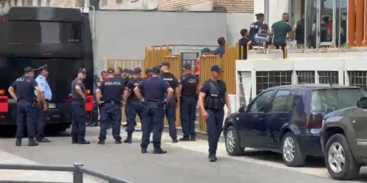 Operacion kundër trafikantëve të drogës, mbahet seanca për 30 të arrestuarit në Elbasan
