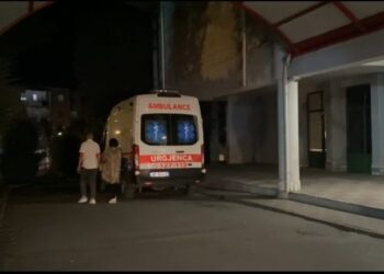 Tre fëmijë përfundojnë në spital në Korçë