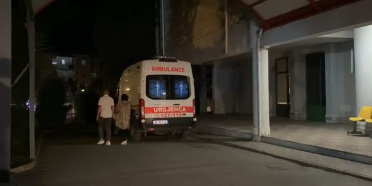Tre fëmijë përfundojnë në spital në Korçë