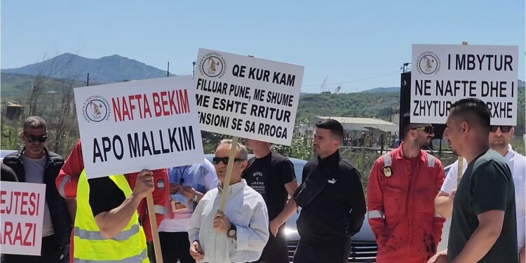 Punonjësit e naftës protestojnë para “Bankers Petroleum”, denoncojnë paga diskriminuese dhe kushte çnjerëzore